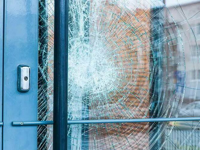 Бронирование окон в Москве и Московской области АНТИВАНДАЛЬНАЯ ПЛЁНКА